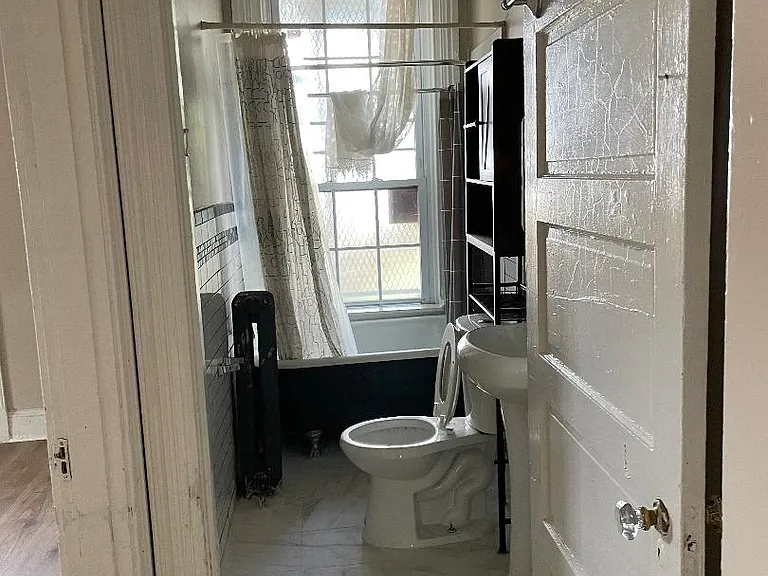 1018 S 49th St #1-F — Photo 7
