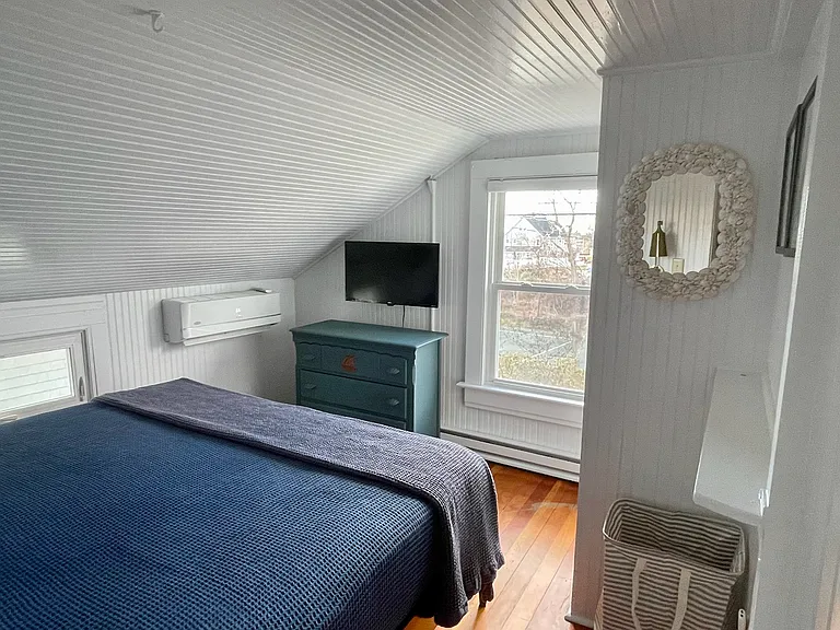 110 Taylor Ave — Photo 7