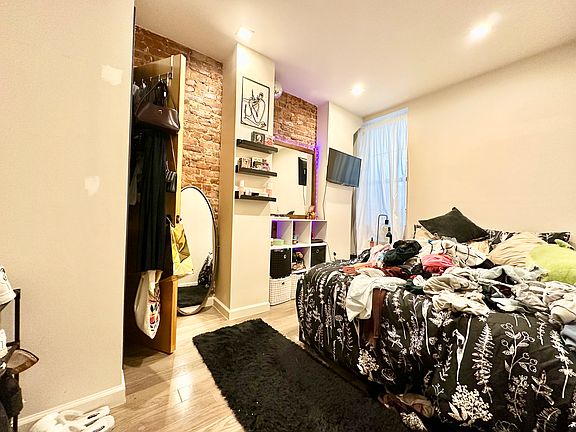 5th image of 1552 Greene Ave Floor 1