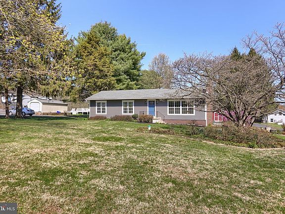 3rd image of 2913 Whiteford Rd