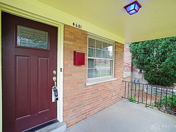 3rd image of 4681 Duneden Ave
