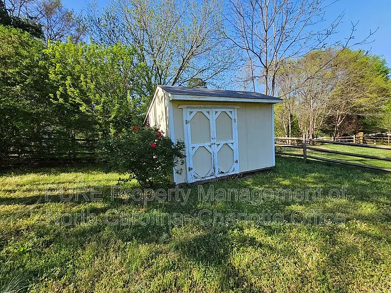 151 Woodfern Pl — Photo 47