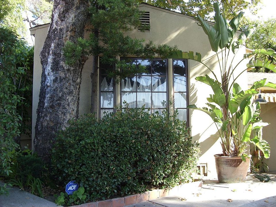 1st image of 3281 Oakshire Dr