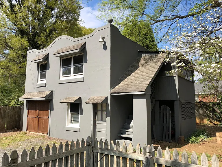 2137 Chesterfield Ave #C — Photo 6