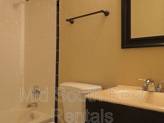 3rd image of 4321 Crescent Park Dr