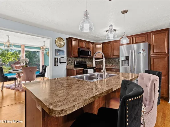 8209 Pennsylvania Run Rd, Louisville, KY 40228