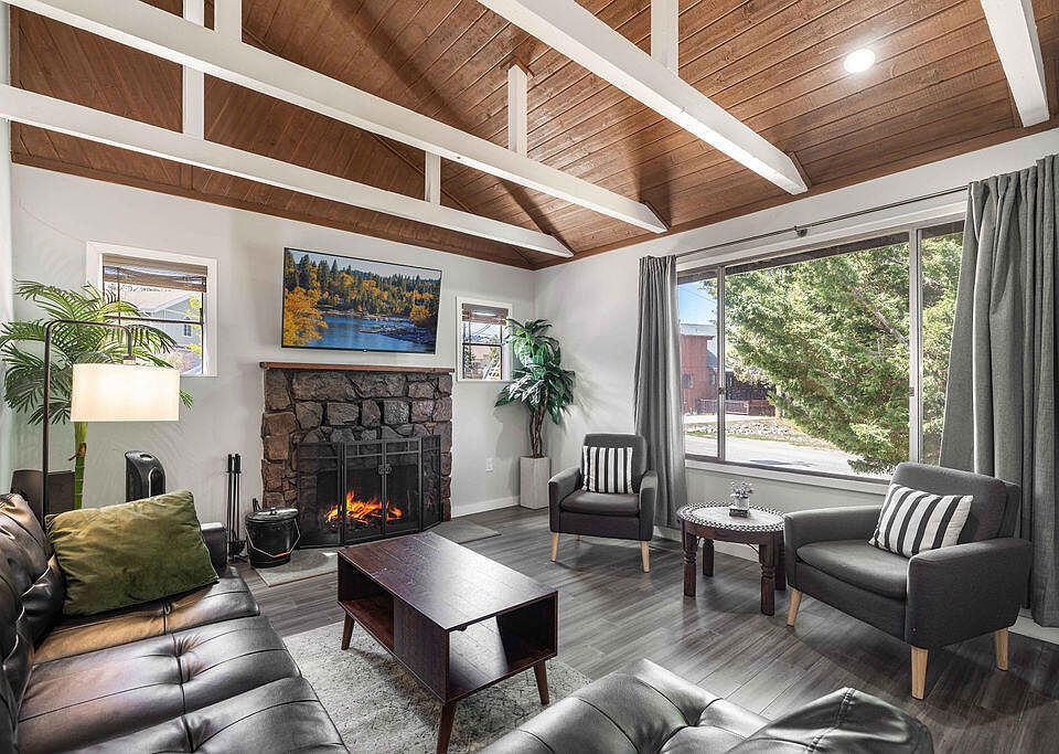 1st image of 643 Villa Grove Ave