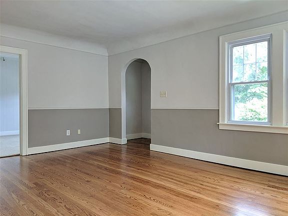 3rd image of 38 Sheridan Dr