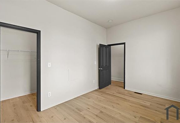 3rd image of 2317 Indiana Ave #1F