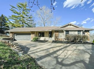 275 Old Sulphur Spring Rd, Ballwin, MO 63021