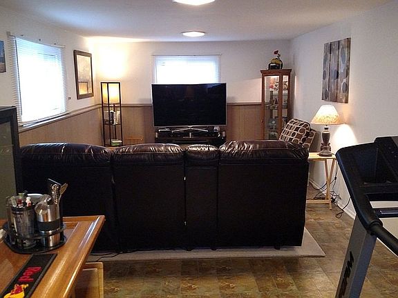 5th image of 1075 Gault Dr