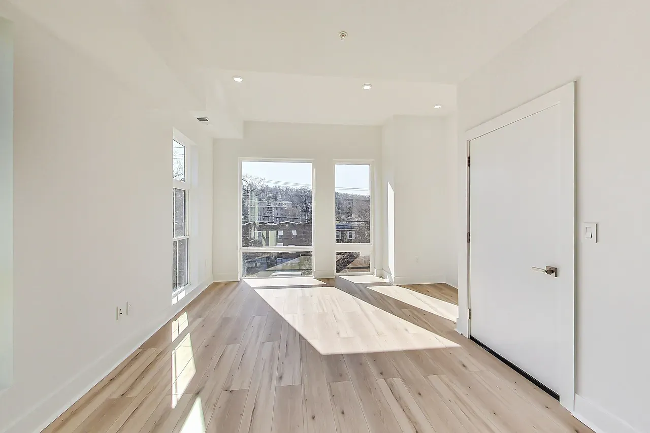 2 bed, 830 sqft, $2,500 — Photo 2