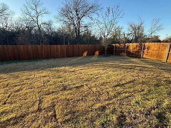 2nd image of 2507 Daisy Ln