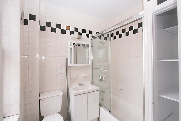 Rented by R New York | media 6