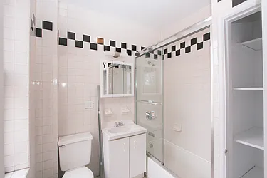 Rented by R New York