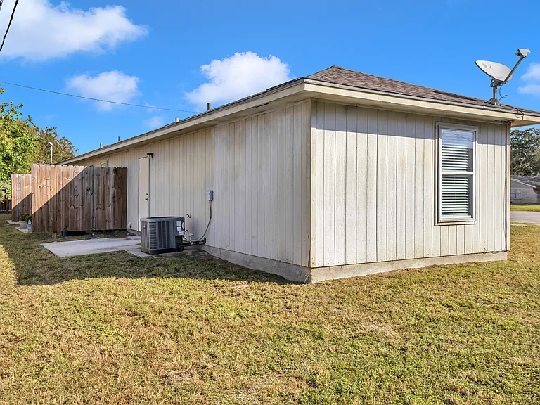 2105 Westwind Cir #A — Photo 16