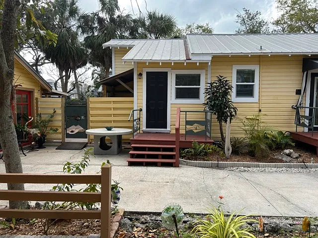 1920 Adams Ln — Photo 8
