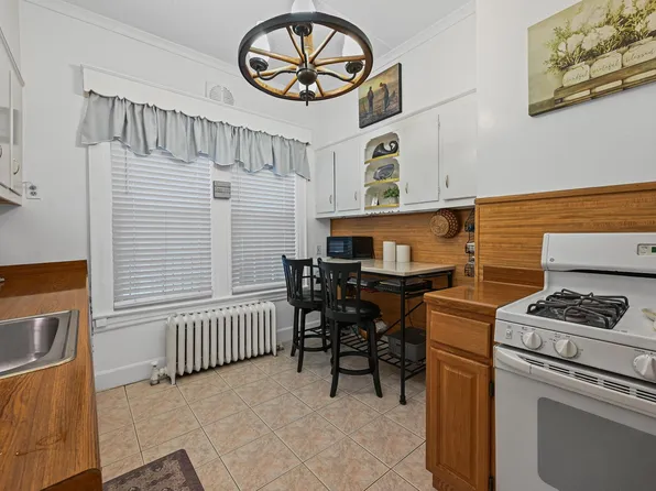 1026 East 2nd Street image 14 of 32