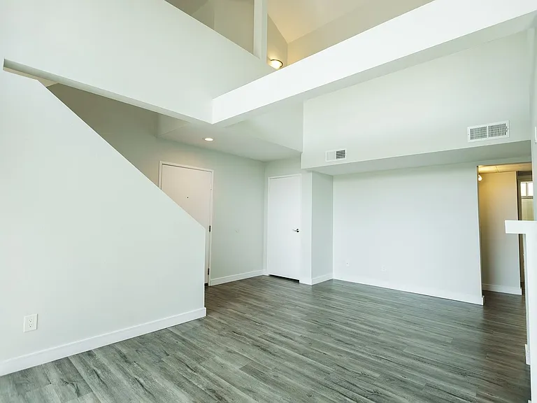 960 N. Alfred — Photo 25