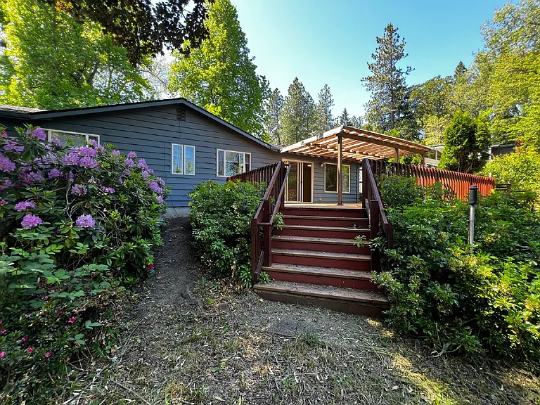 305 E 39th Ave — Photo 26