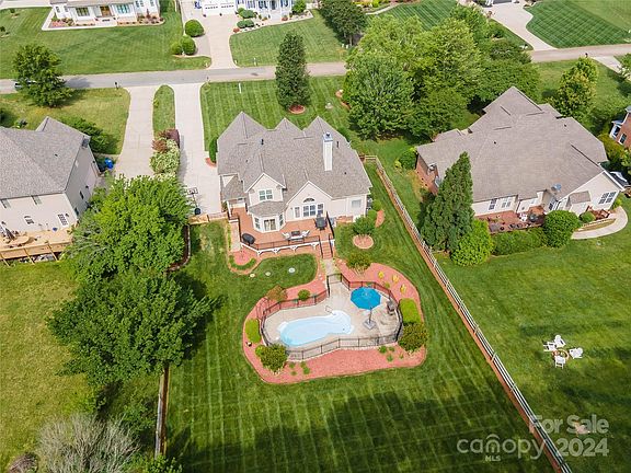 2nd image of 121 Henry Ln