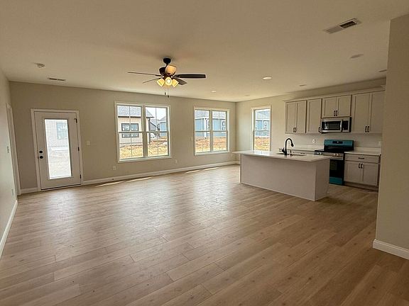 5th image of 418 Pinehurst Way