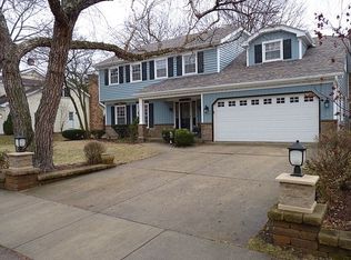 1122 E Gartner Rd, Naperville, IL 60540