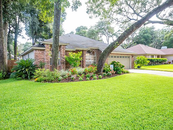 3rd image of 10909 Berkshire Ln