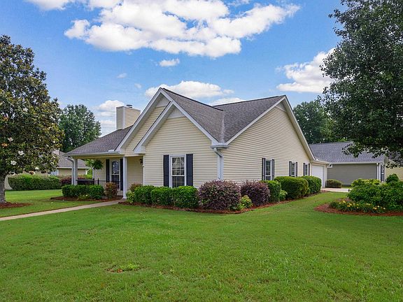 2nd image of 530 Laurel Woods Trl