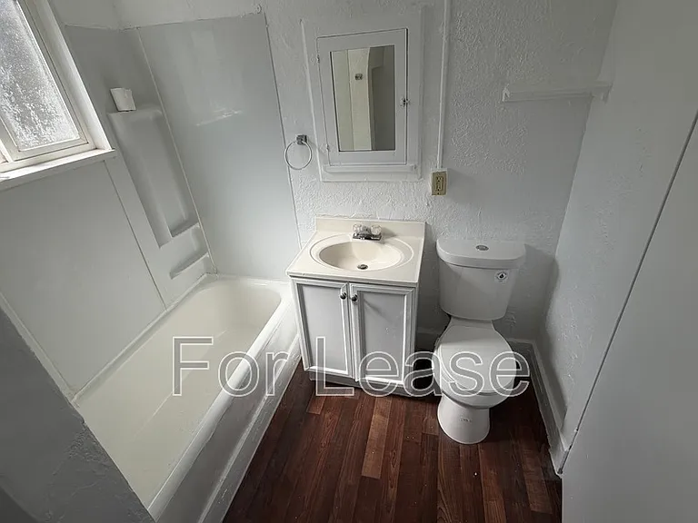521 21st St #2 — Photo 7