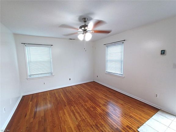 3rd image of 732 Flanders Cir