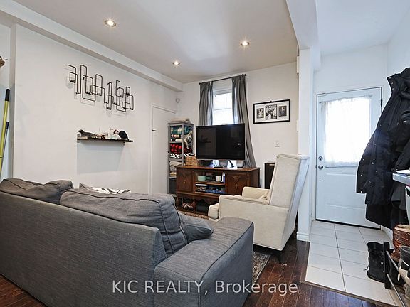 3rd image of 20 Ashdale Ave
