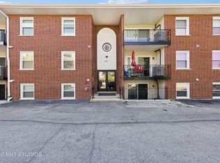 515 N Cass Ave APT 2G, Westmont, IL 60559
