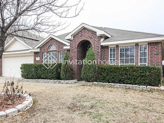 3rd image of 935 Hidden Oaks Dr
