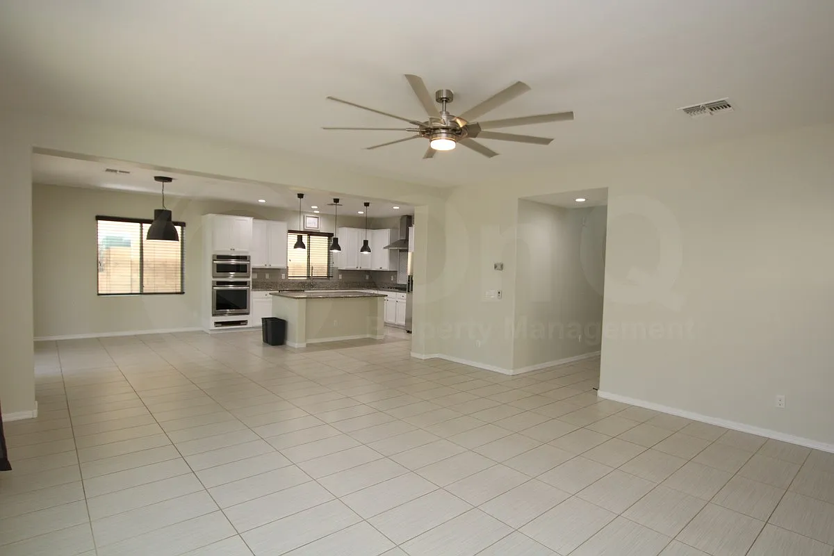 5 bed, 3.0 bath, 2780 sqft, $2,999 — Photo 4