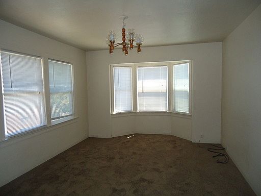 3rd image of 208 Texas St