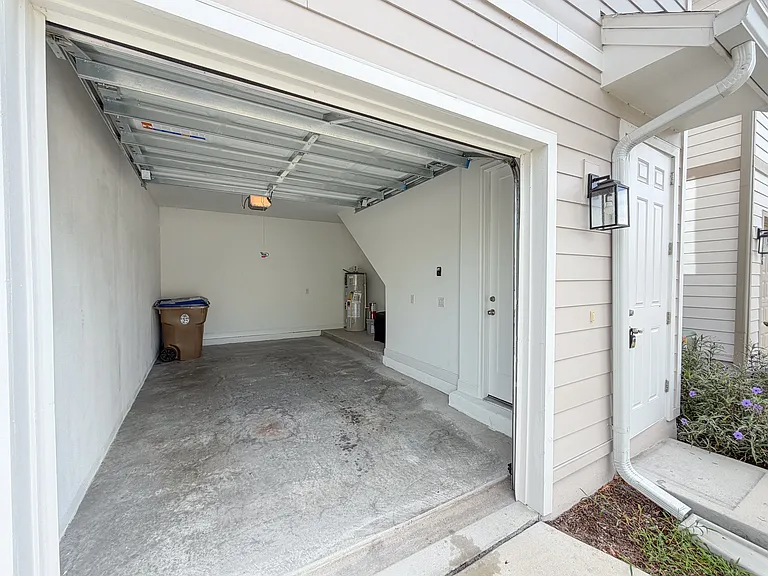 2960 Scout St — Photo 2