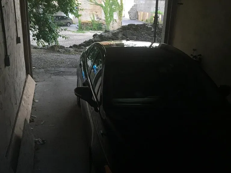 Garage/driveway