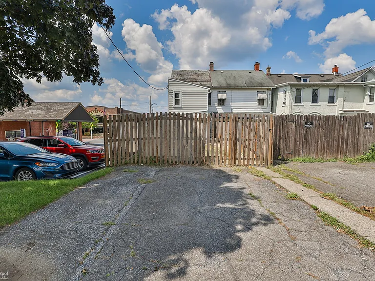 805 Main St — Photo 59