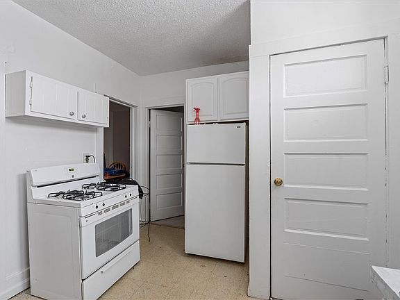 4th image of 140 Seymour St #42