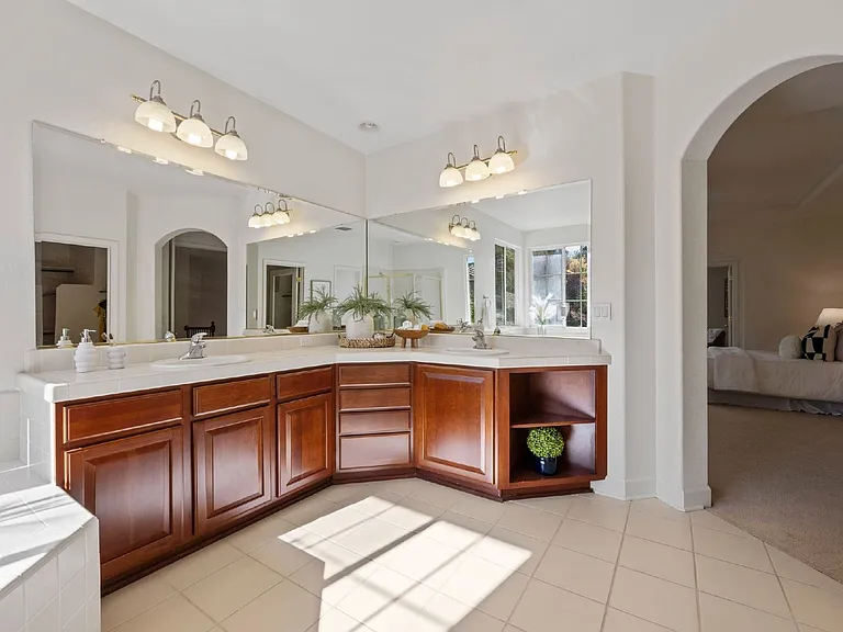 4056 Redondo Dr — Photo 28