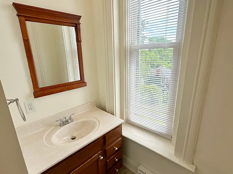 930 Summit Ave #2 — Photo 12