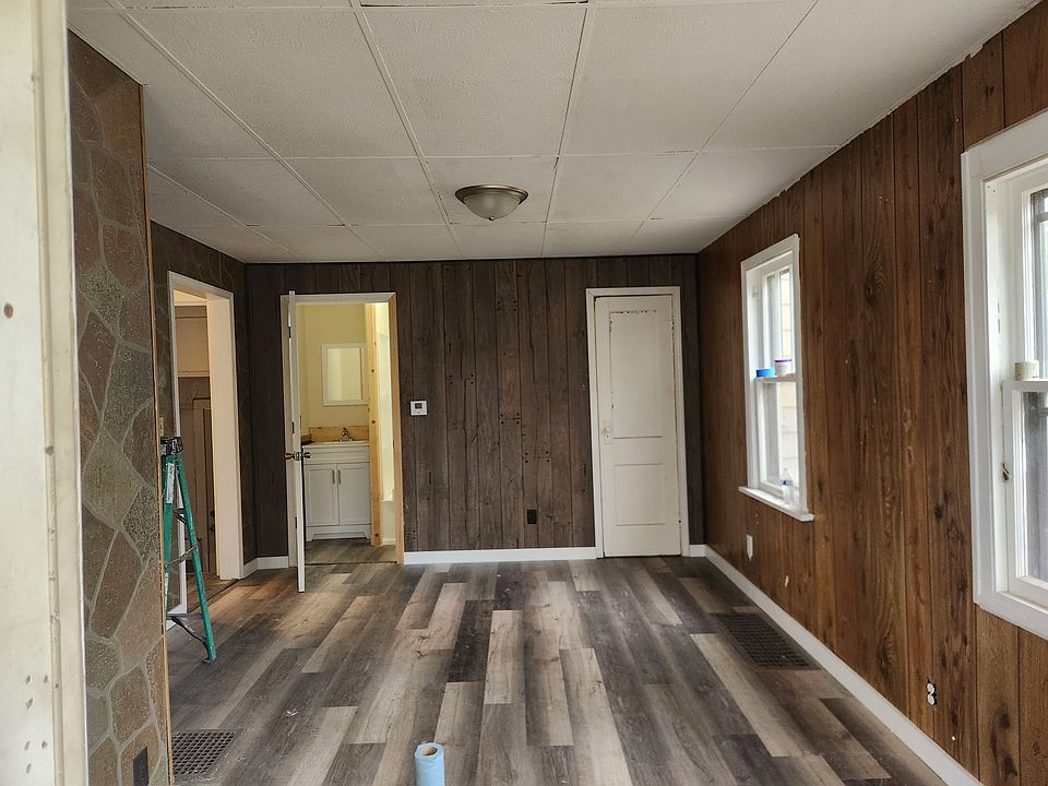 1st image of 803 N 2nd St