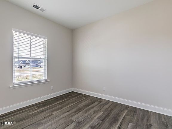 5th image of 84 Banner Ln