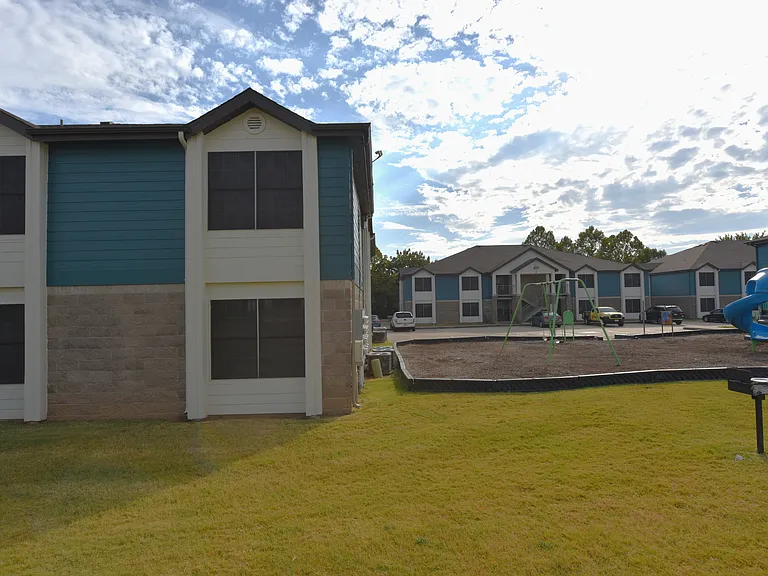 Keystone Crossing Apartment Homes — Photo 2