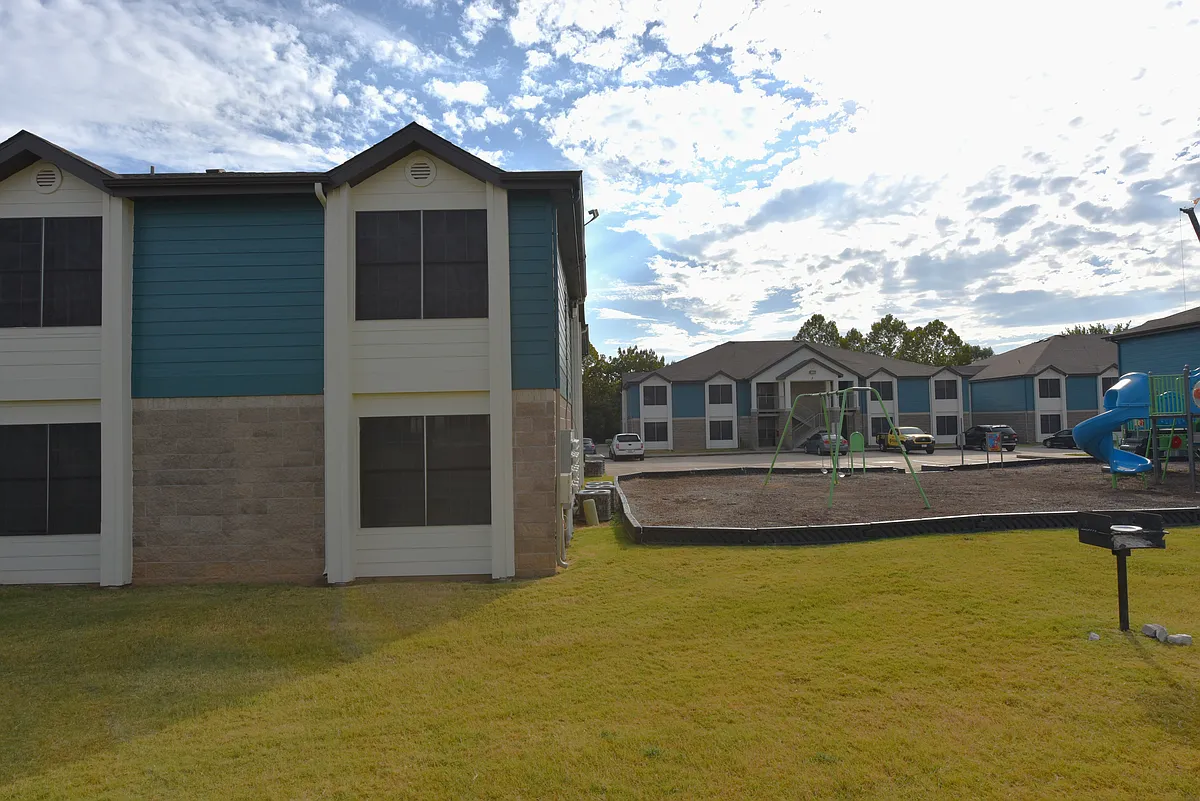 Building Photo - Keystone Crossing Apartment Homes