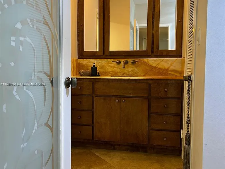 100 Lincoln Rd #608 — Photo 16