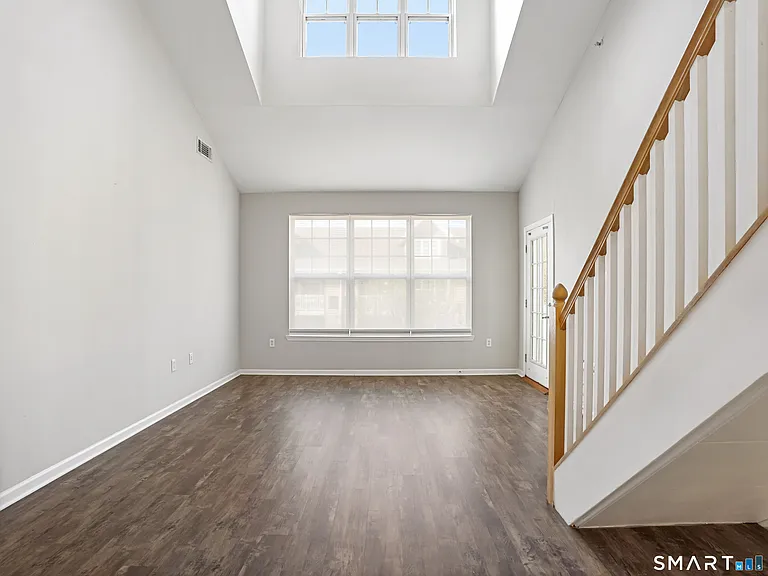35 W Broad St #404 — Photo 9