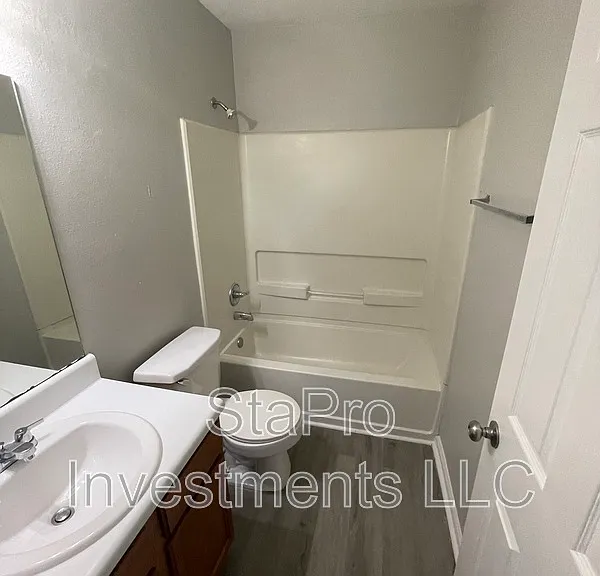 120 Village Pl — Photo 6