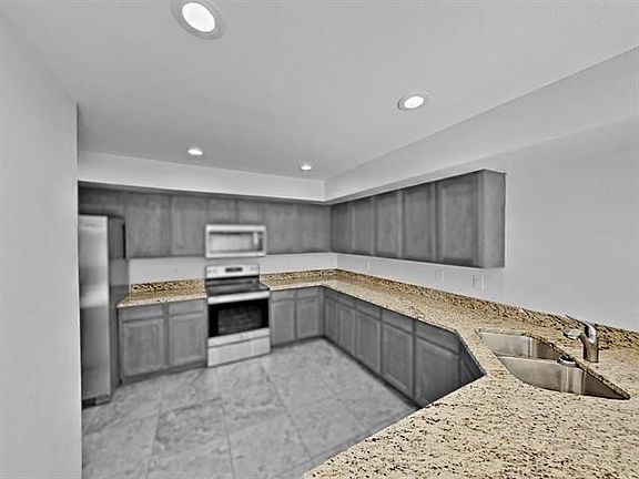 5th image of 422 Furman St